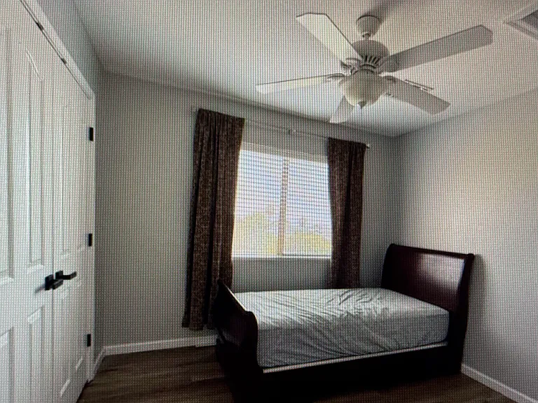 4427 E Rowel Rd — Photo 14