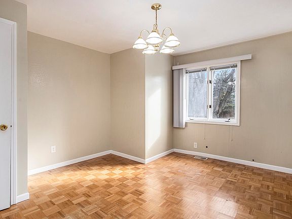 3rd image of 284 122nd Ave