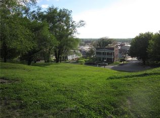 803 S 11th St, Saint Joseph, MO 64501