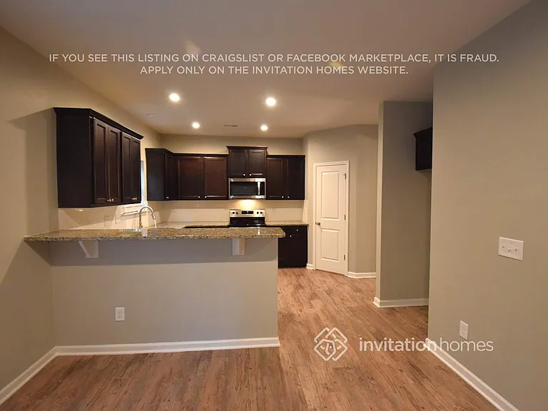 312 Stallings Dr — Photo 4