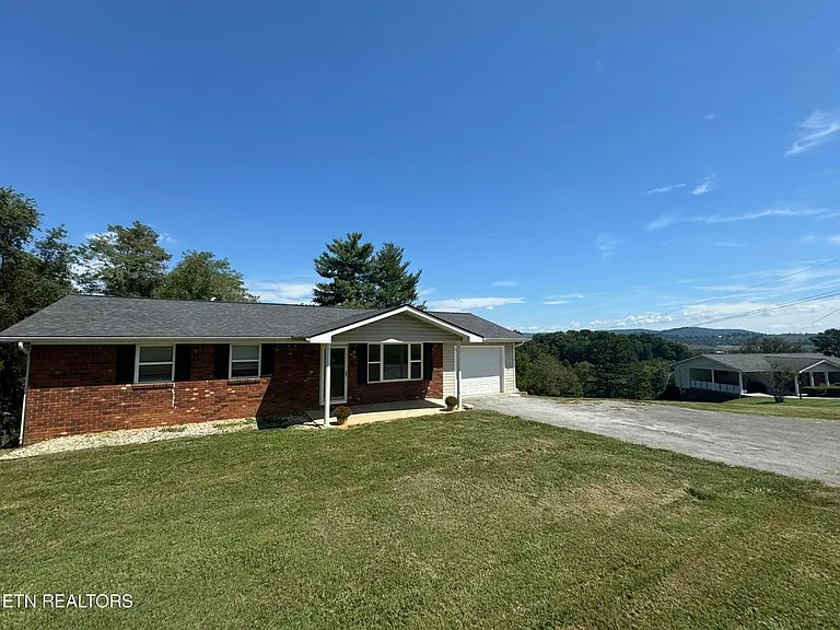 1724 Boone Cir — Photo 2
