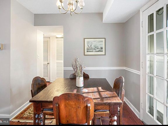 4th image of 2834 S Abingdon St