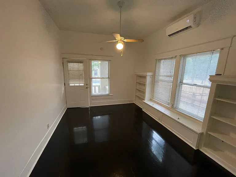 2514 Pearl St — Photo 2
