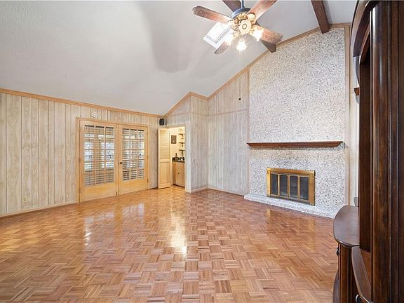4th image of 104 Shore Rush Cir