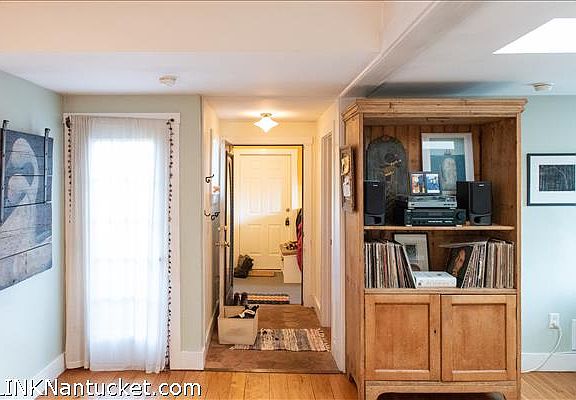 Entryway and door to porch