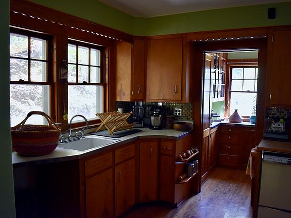 4th image of 90 Hazel St