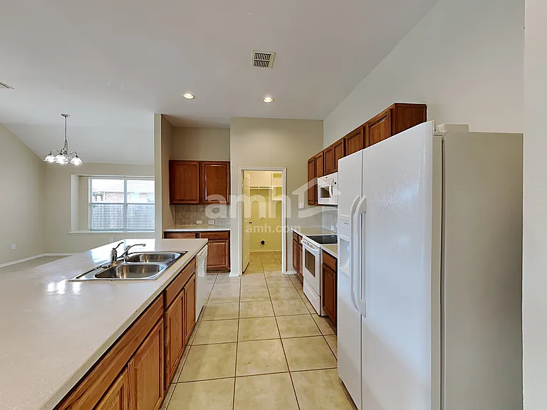 528 Paddle Dr — Photo 4