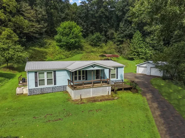 75 Hunters Pen Dr, Weston, WV 26452