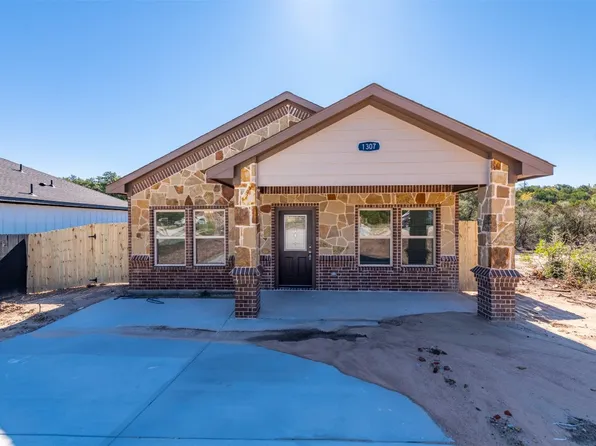 1307 Phoenix Ct, Granbury, TX 76048