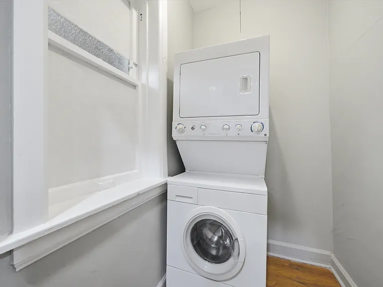 1915 W Lunt Ave #2 — Photo 13