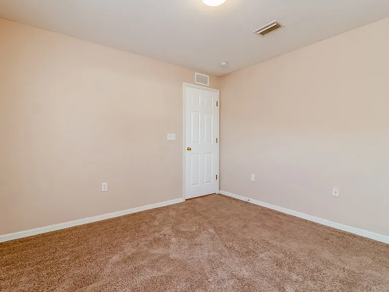 3920 Constantine Loop — Photo 14