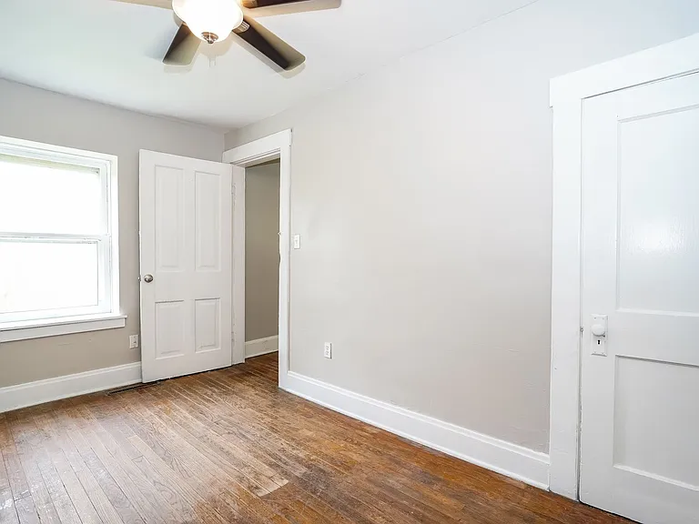 20 Vernon Ave — Photo 7