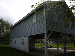 175 Swallow Dr, Palacios, TX 77465