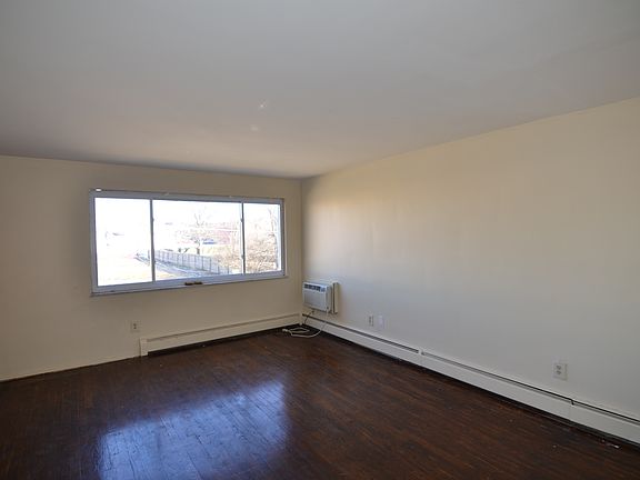 3rd image of 8463 Cottonwood Dr