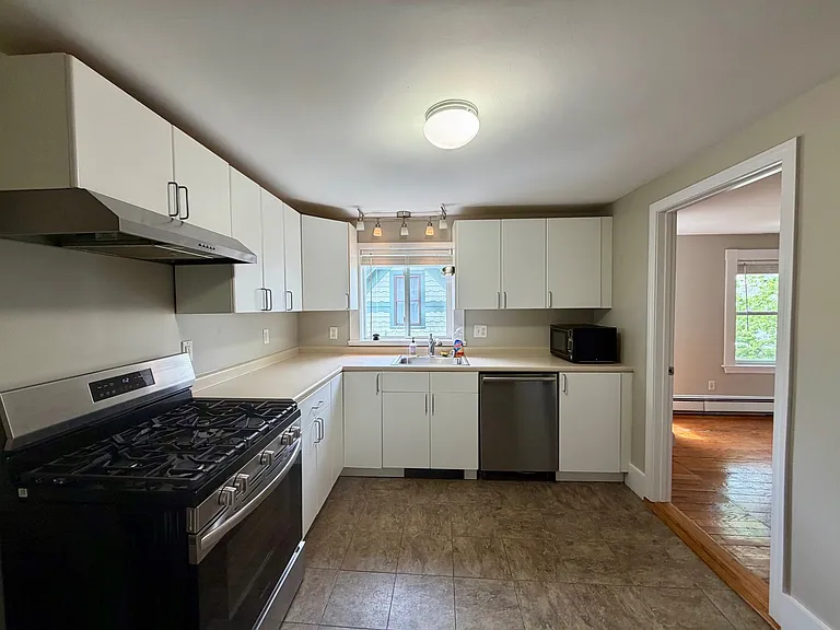 30 Francesca Ave — Photo 2