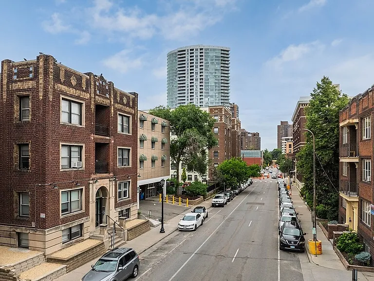 1524 LaSalle Ave — Photo 17