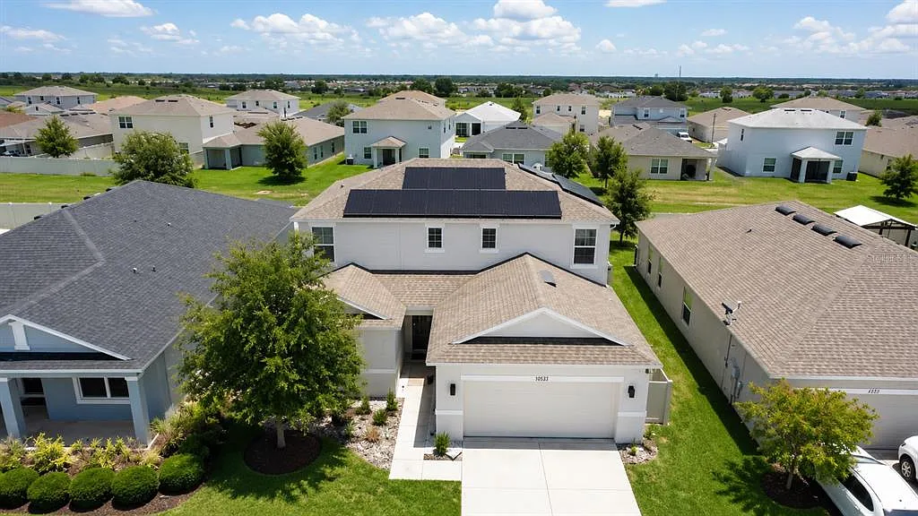 5 bed, 3.0 bath, 2316 sqft, $3,300 — Photo 2