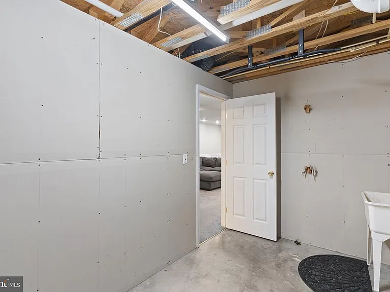 8212 Silverton Ct — Photo 23