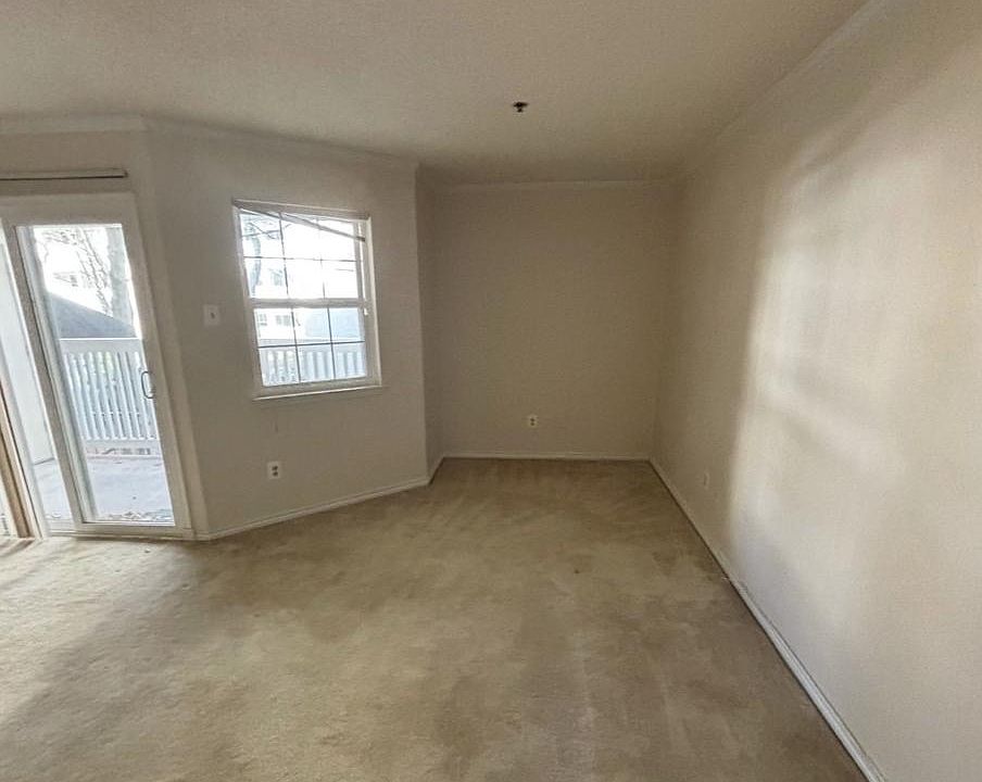 1st image of 1504 Lincoln Way APT 108