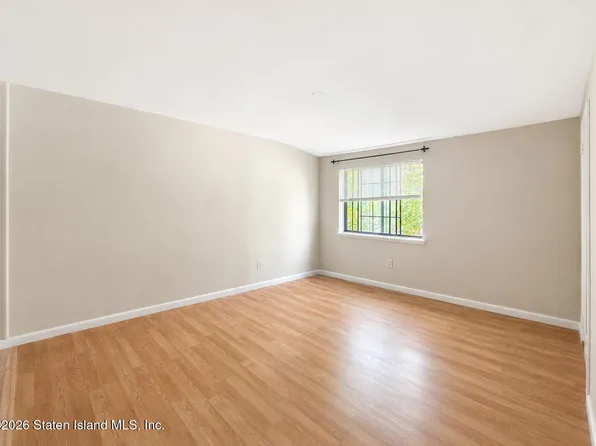 27 Luke Ct, Staten Island, NY 10306
