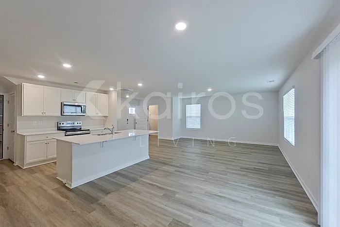 4 bed, 2.5 bath, 1927 sqft, $2,075 — Photo 3