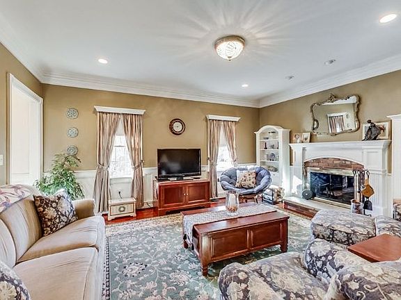 5th image of 106 Sheridan St