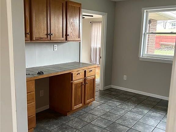 5th image of 801 Katherine Ave