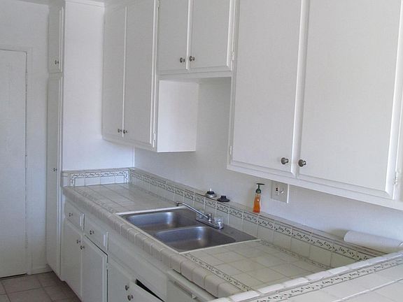 5th image of 1700 S Bundy Dr APT 1