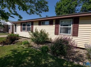3613 S Hawthorne Ave, Sioux Falls, SD 57105