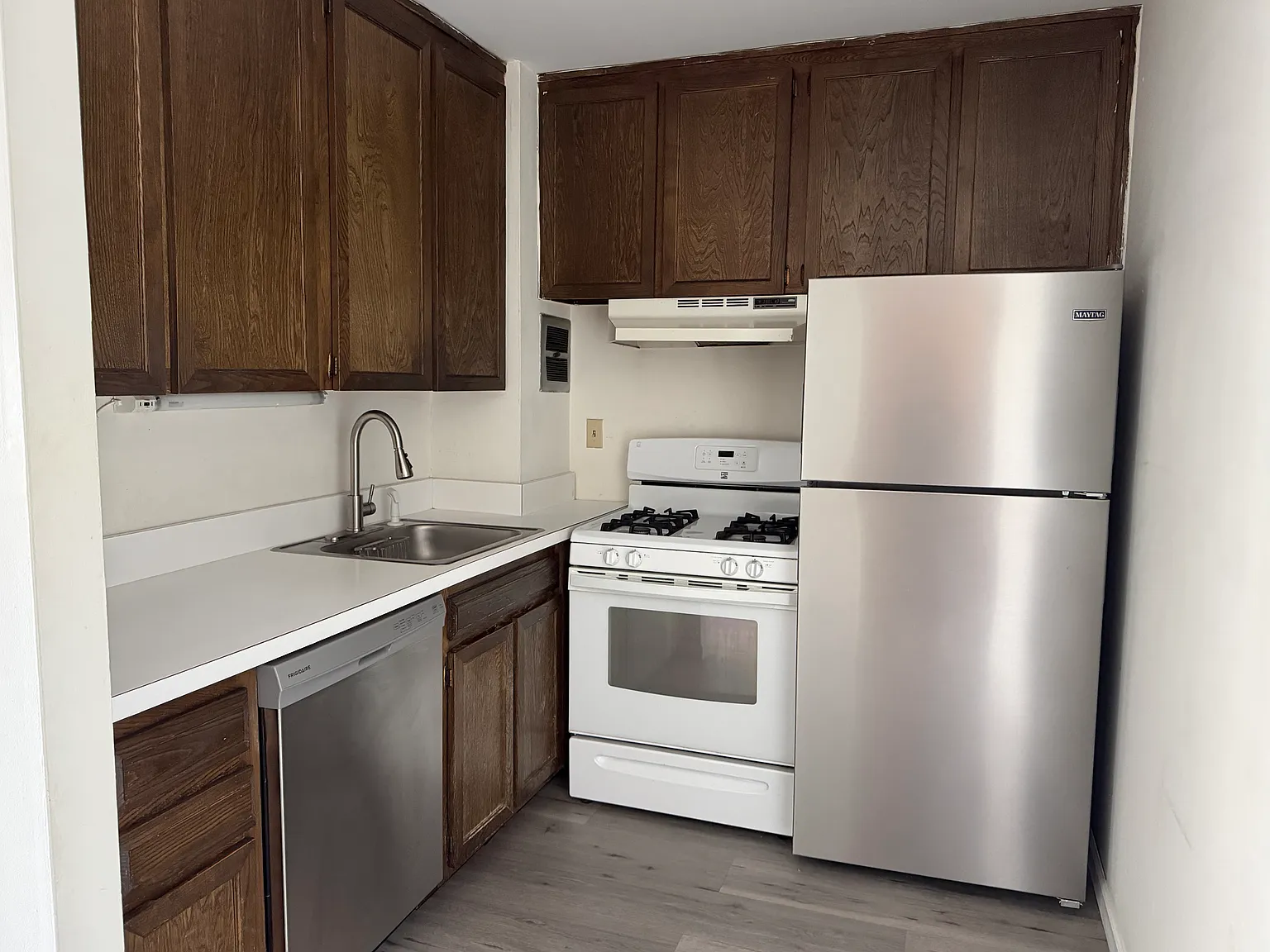 Studio, 650 sqft, $2,250 — Photo 3