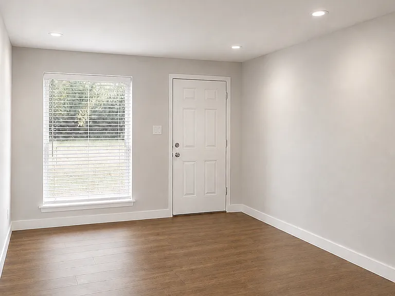 507-509 Fairway Dr — Photo 2