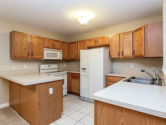 5th image of 5695 Hampshire Ln