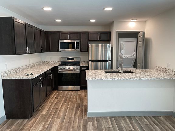 4th image of 2500 Irving Ave S #A