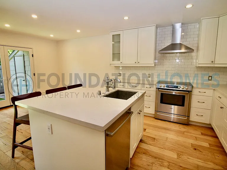 47 Willow Ln — Photo 2