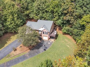 86 Sharon Valley Dr, Hickory, NC 28601