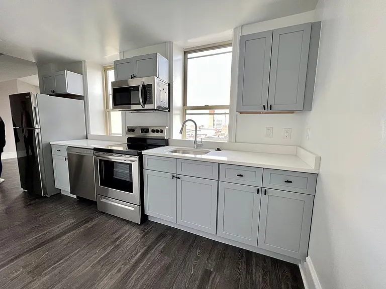 306 W Franklin — Photo 29