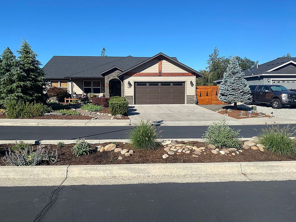 1st image of 210 White Oak Way