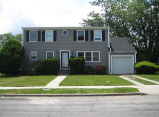 55 Sunrise St, Plainview, NY 11803
