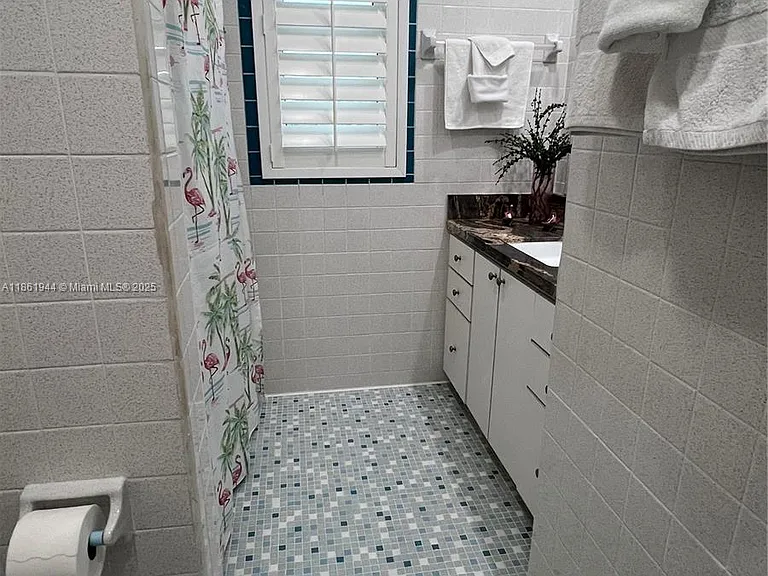 7760 Aviation Blvd — Photo 21