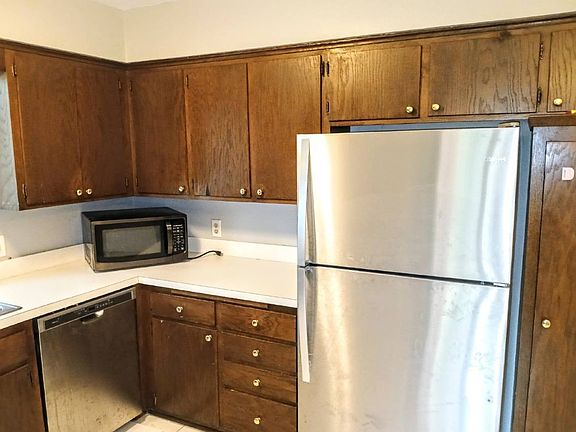 5th image of 404 Heritage Cir N