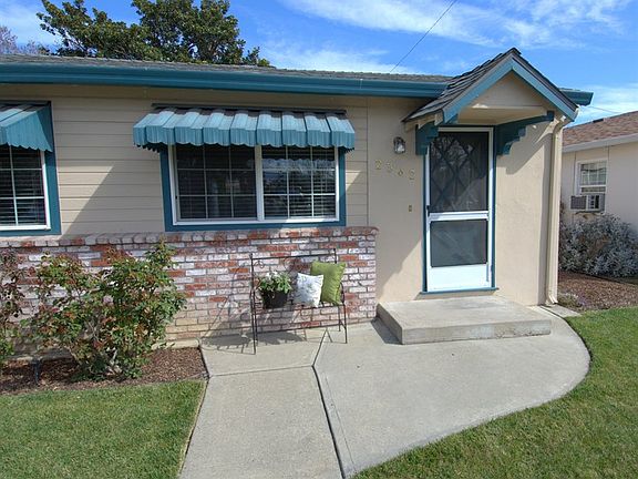 3rd image of 2362 Cherry Ave