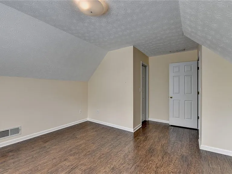 3380 McClure Woods Dr — Photo 35