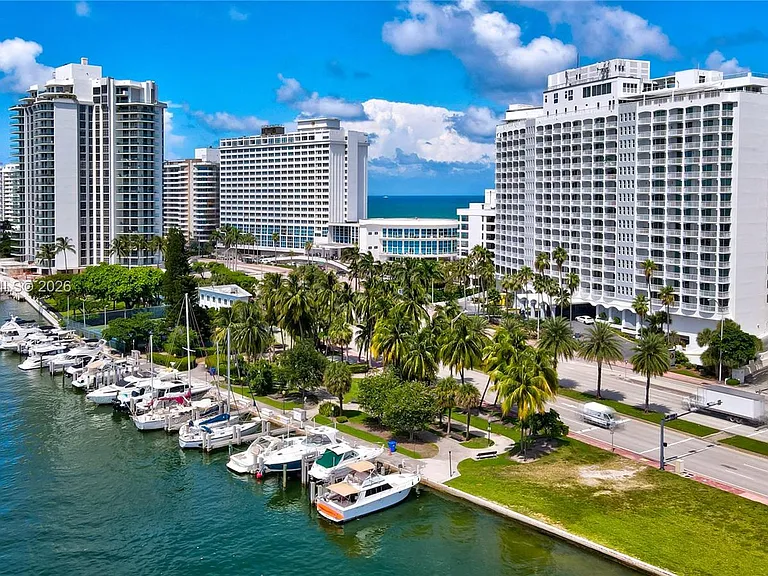 5401 Collins Ave #928 — Photo 42