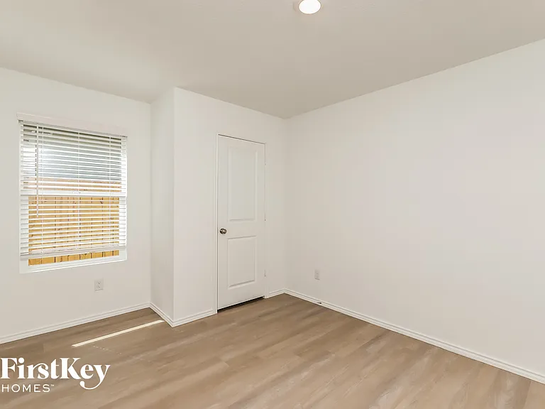 10610 McClintock Dr — Photo 11