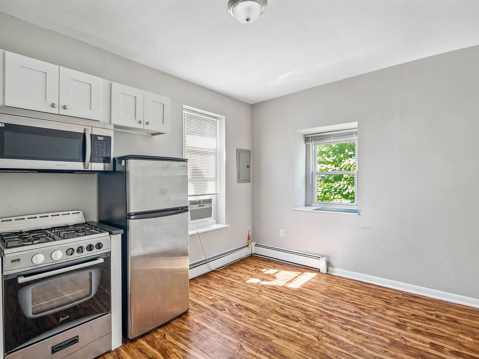 1 bed, 500 sqft, $1,050 — Photo 2