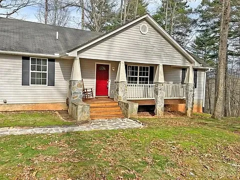 4 bed, 2500 sqft, $2,750 — Photo 1