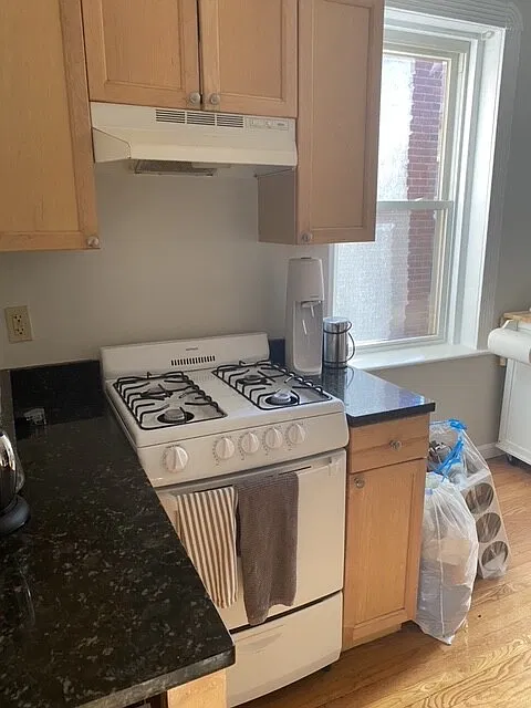 2 bed, 750 sqft, $3,500 — Photo 3
