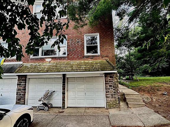 4th image of 218 Lockart Ln