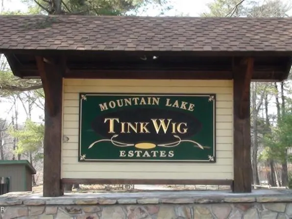 193 Rim Rock Cir, Hawley, PA 18428