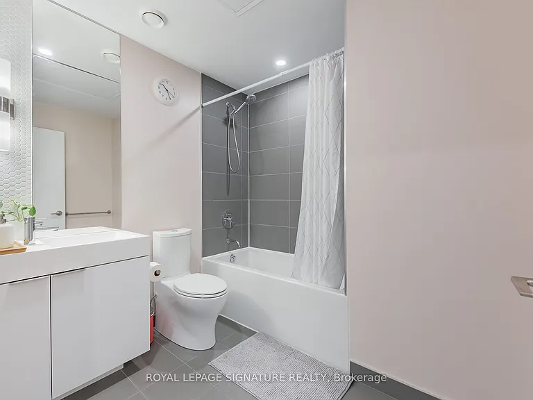 33 Helendale Ave #2105 — Photo 15